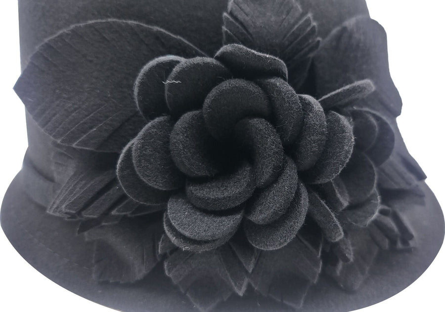 Clochehat i uldfilt i sort - detalje