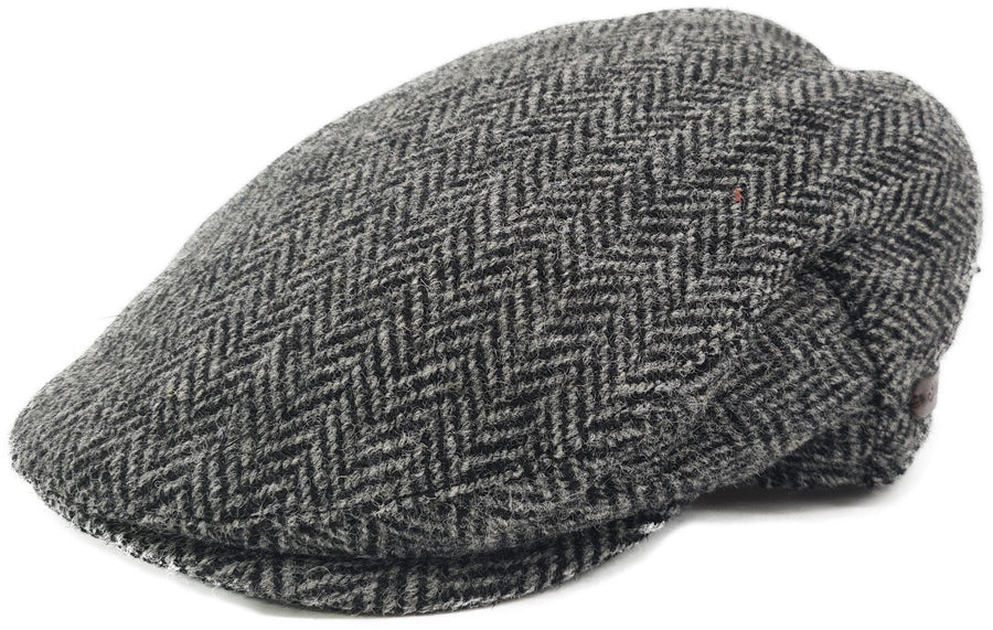 Sixpence i uld med sildebensmønster i grå - set forfra