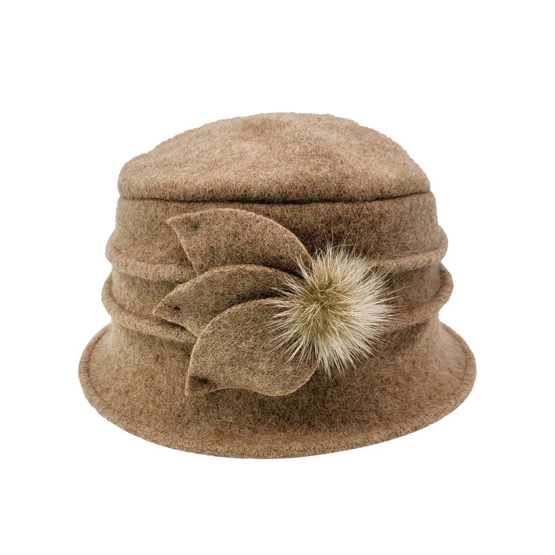Clochehat i Uld – Ella i beige – damehat set fra siden