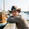 Cowboyhat – Jesse James livsstil – mand i det fri