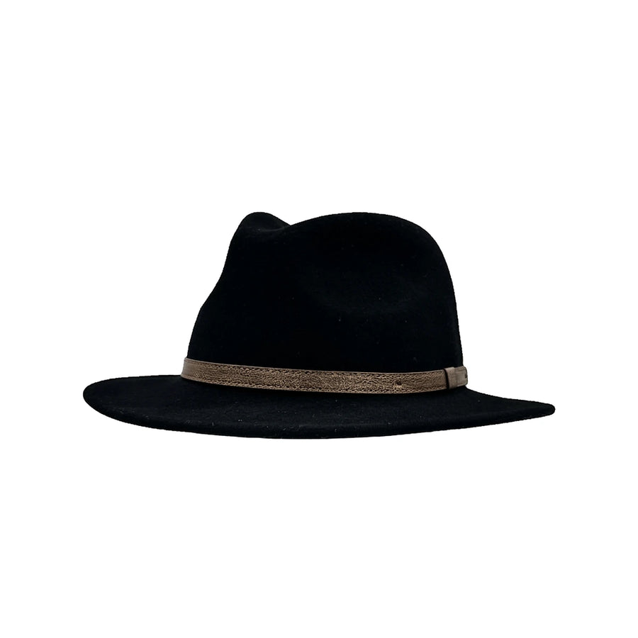 Fedora Hat med Læderbånd — Classica i sort – fedora hat set fra siden