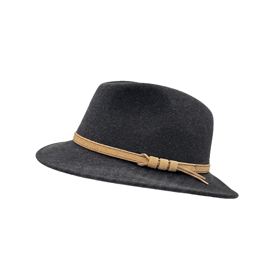 Fedora Hat med Læderbånd — Argentina Matador i antracit grå – fedora hat set skråt forfra