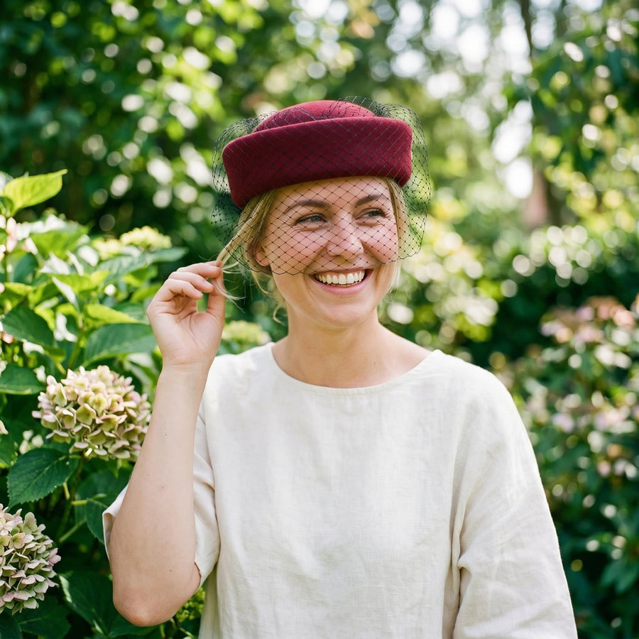 Damehat – Dianna livsstil – kvinde i sommerhaven