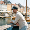 Newsboy – Vincent livsstil – mand på café