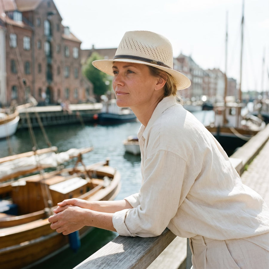 Panama hat – Boquete livsstil – kvinde ved havnen