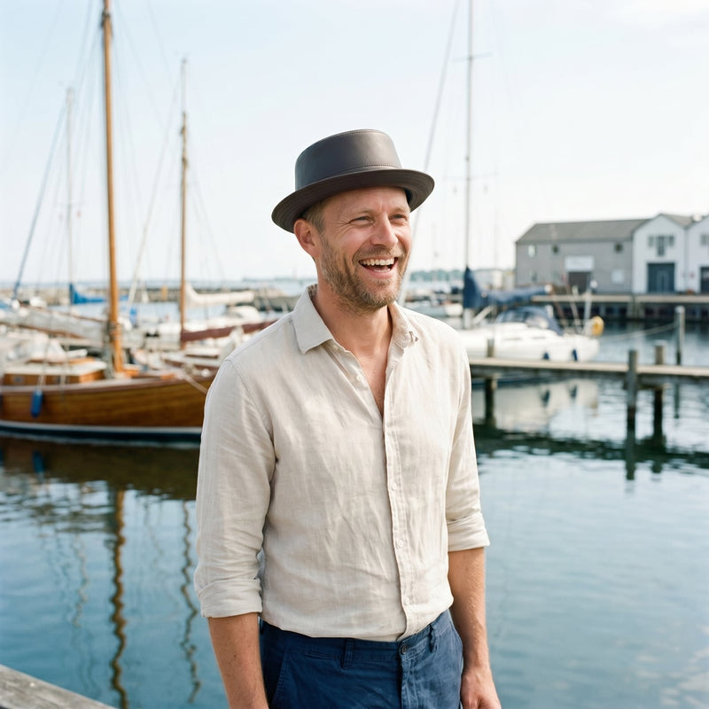 Pork pie hat – Sam livsstil – mand i byen