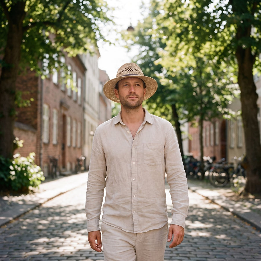 Fedora – Traveller livsstil – mand på torvet