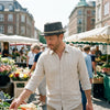 Pork pie hat – Adrian livsstil – mand i byen